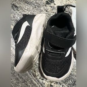 Size 4 easy to use baby shoes